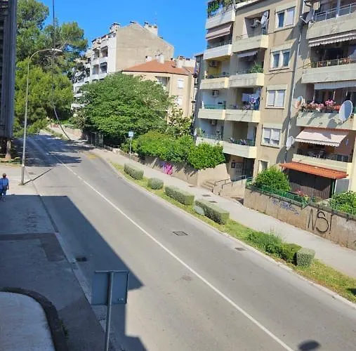 Leo Διαμέρισμα *